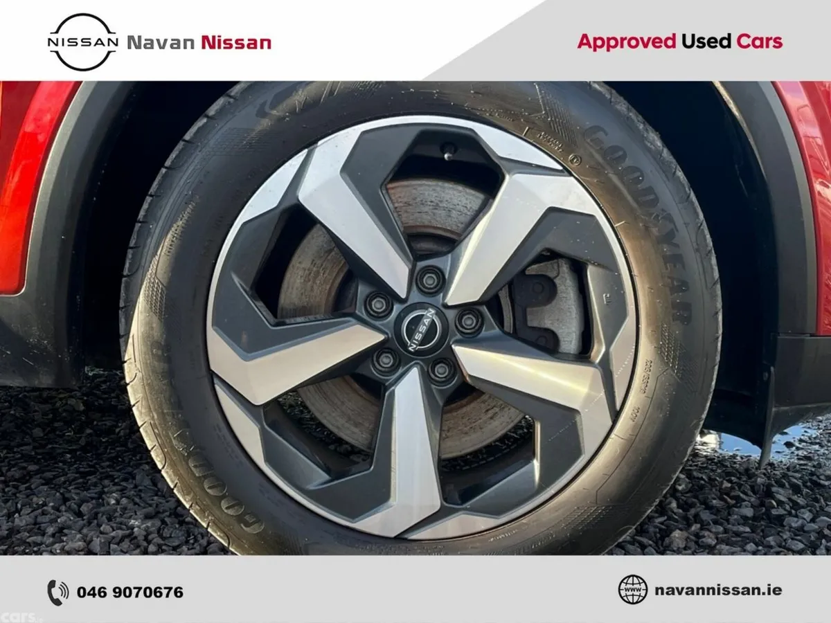 Nissan Qashqai MPV, Petrol Hybrid, 2023, Red