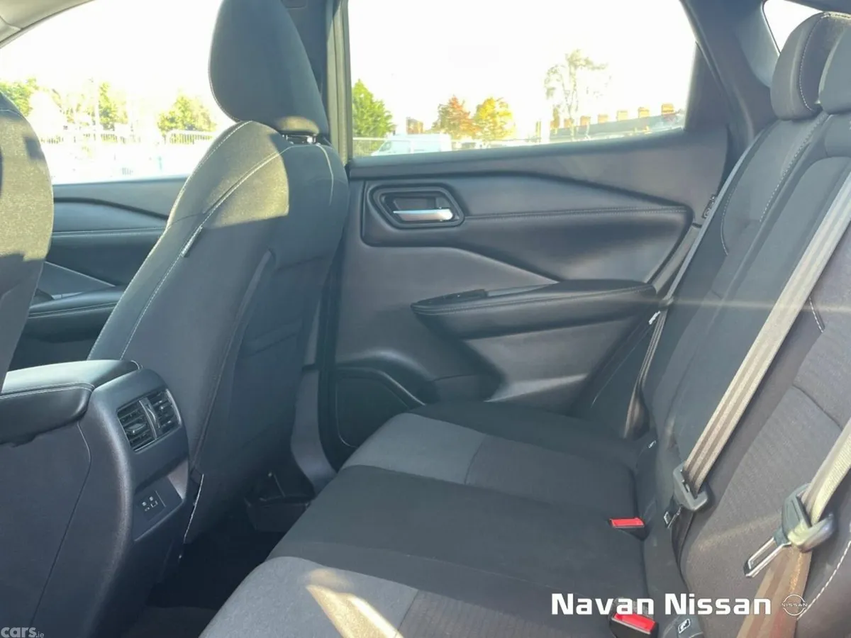 Nissan Qashqai MPV, Petrol Hybrid, 2023, Red
