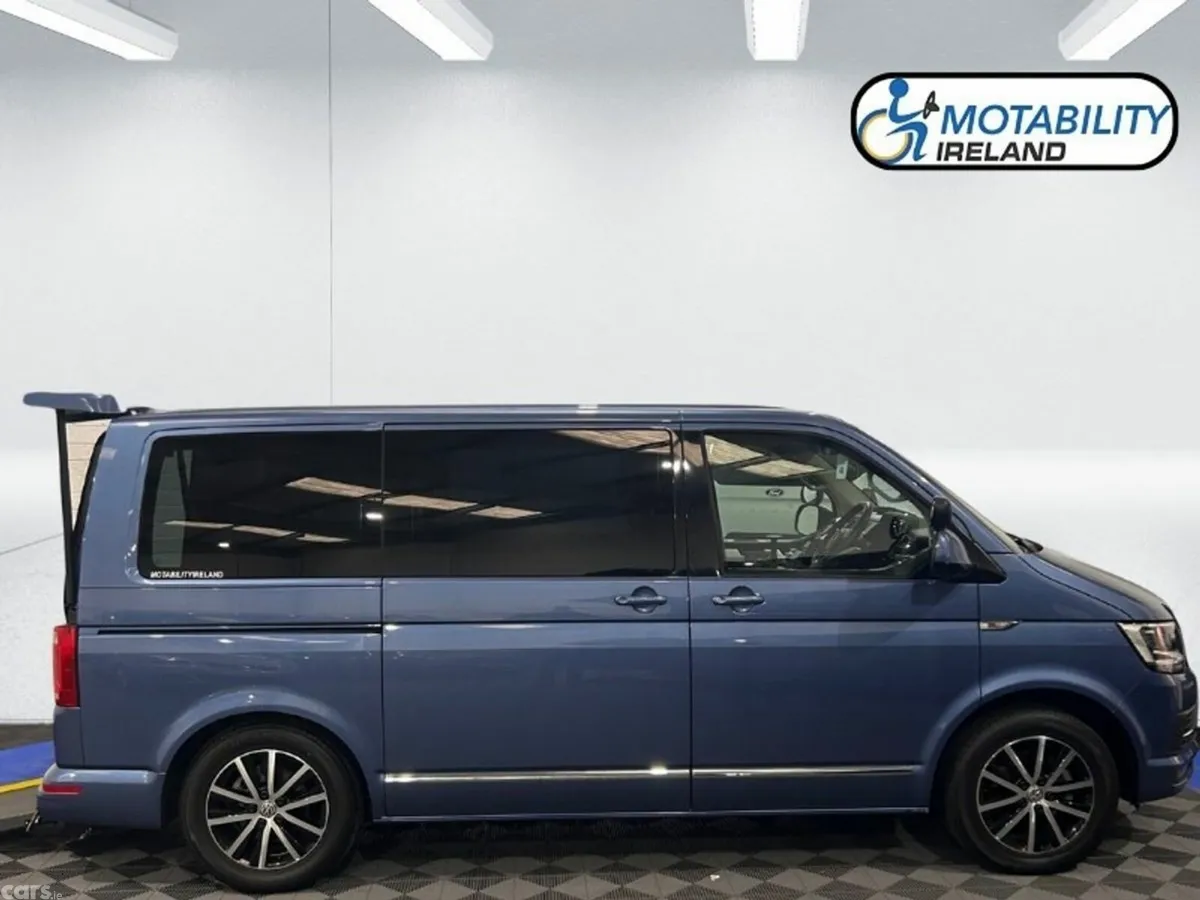 Volkswagen Caravelle MPV, Diesel, 2020, Blue