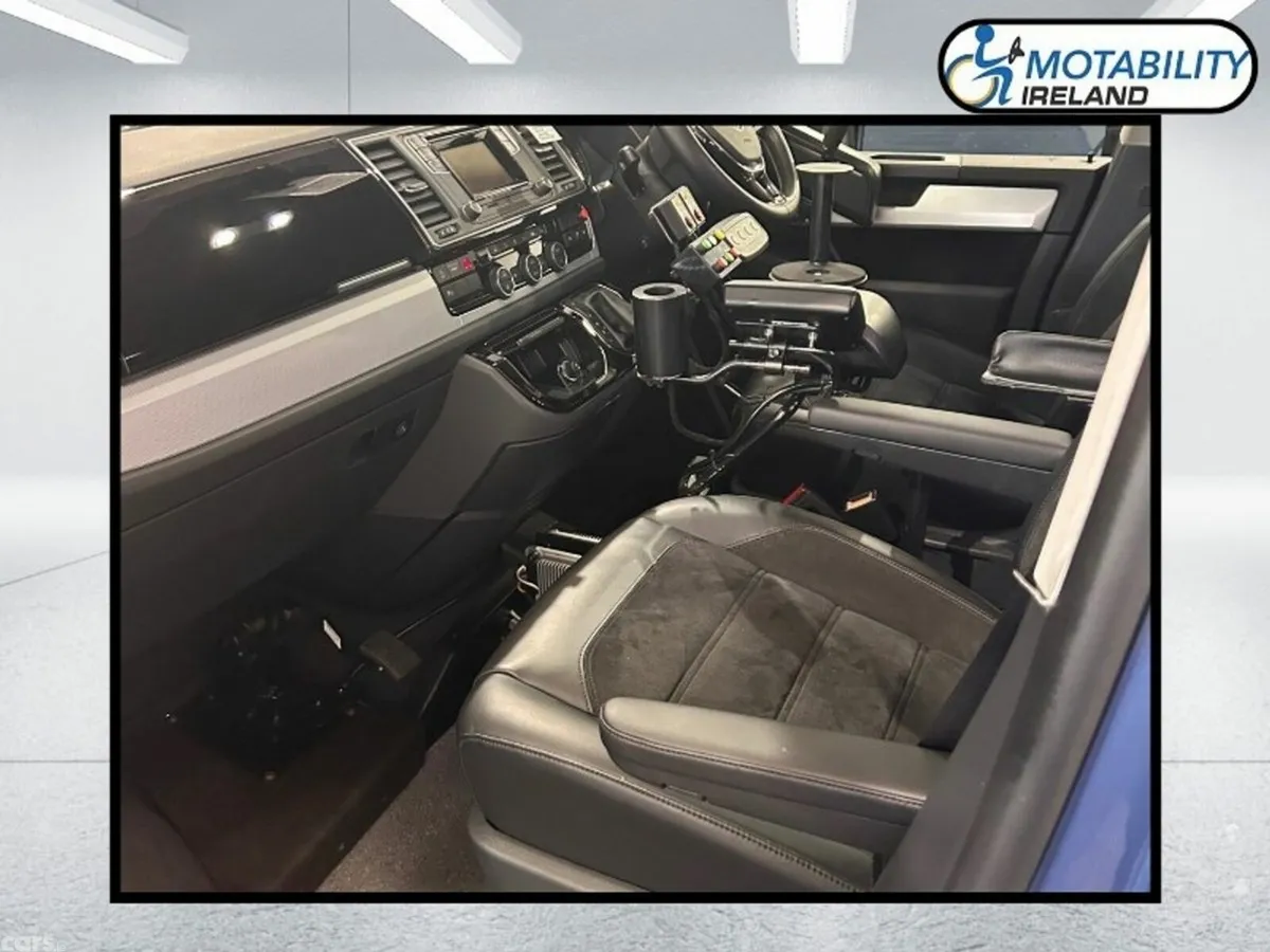 Volkswagen Caravelle MPV, Diesel, 2020, Blue