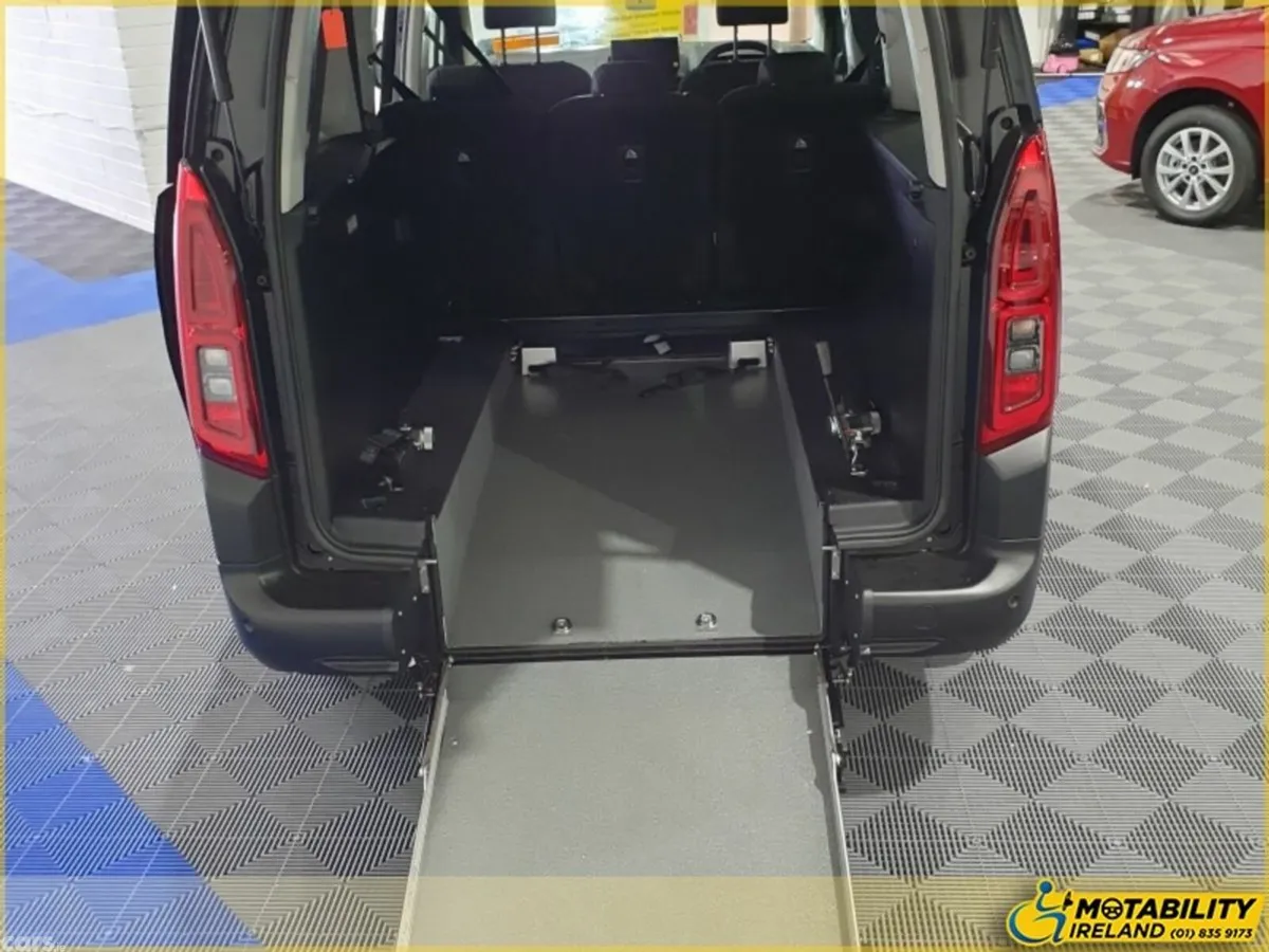 Citroen Berlingo Multispace MPV, Diesel, 2026, Black