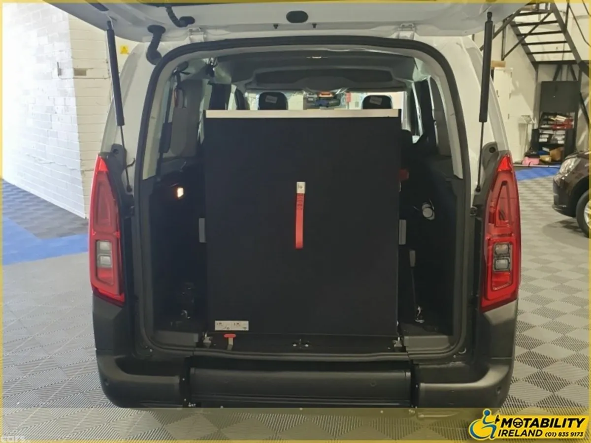 Citroen Berlingo Multispace MPV, Diesel, 2026, White