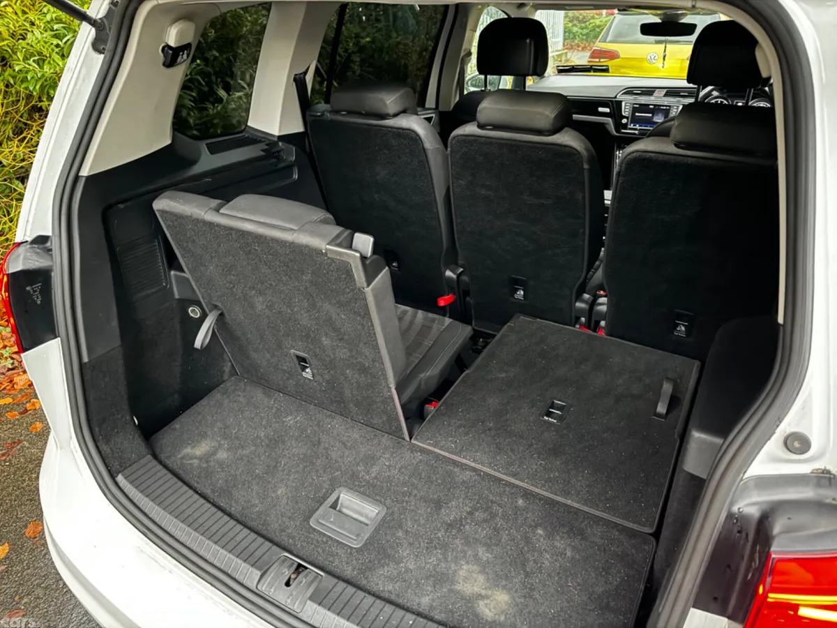 Volkswagen Touran MPV, Petrol, 2017, White