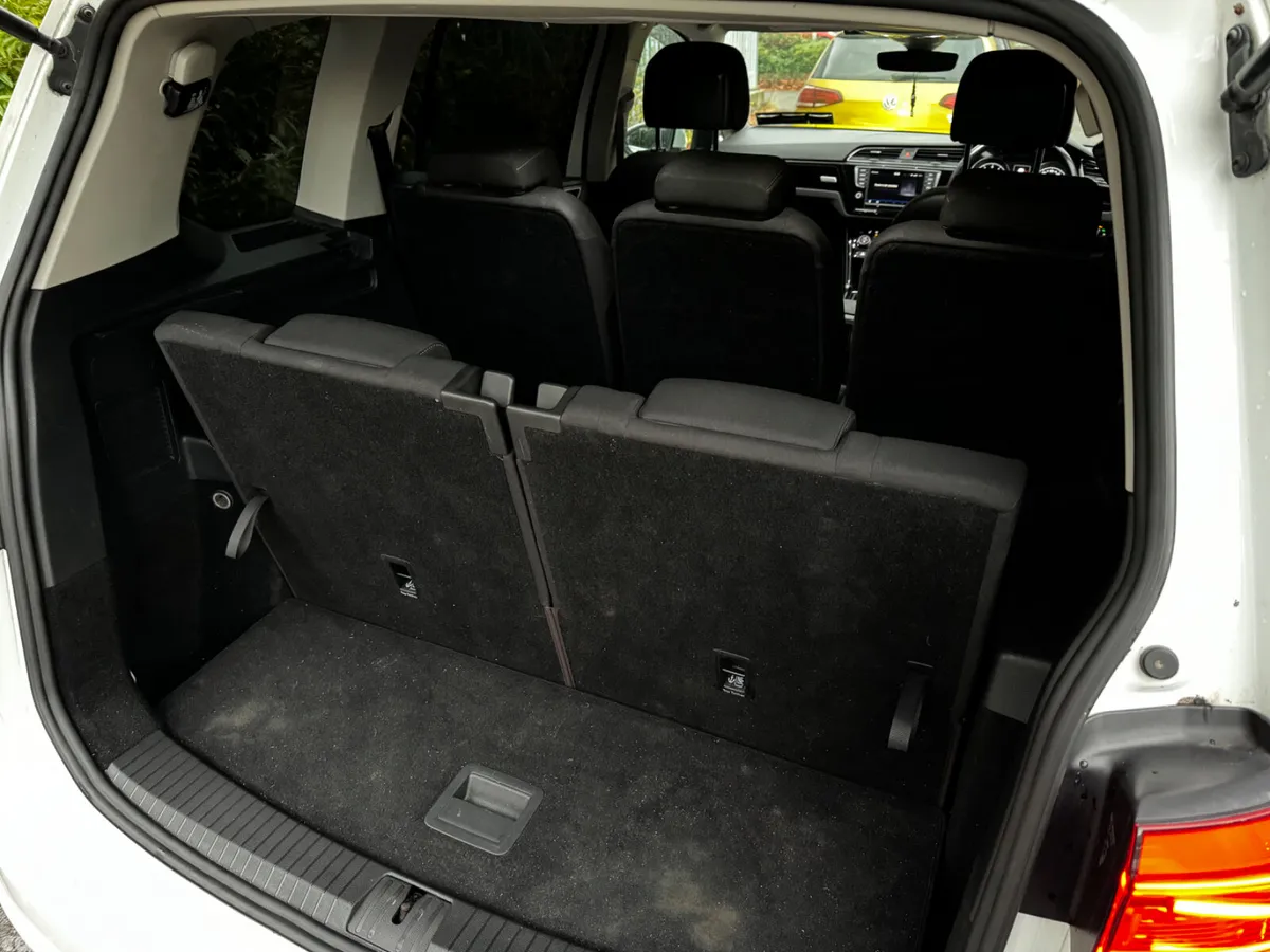 Volkswagen Touran MPV, Petrol, 2017, White