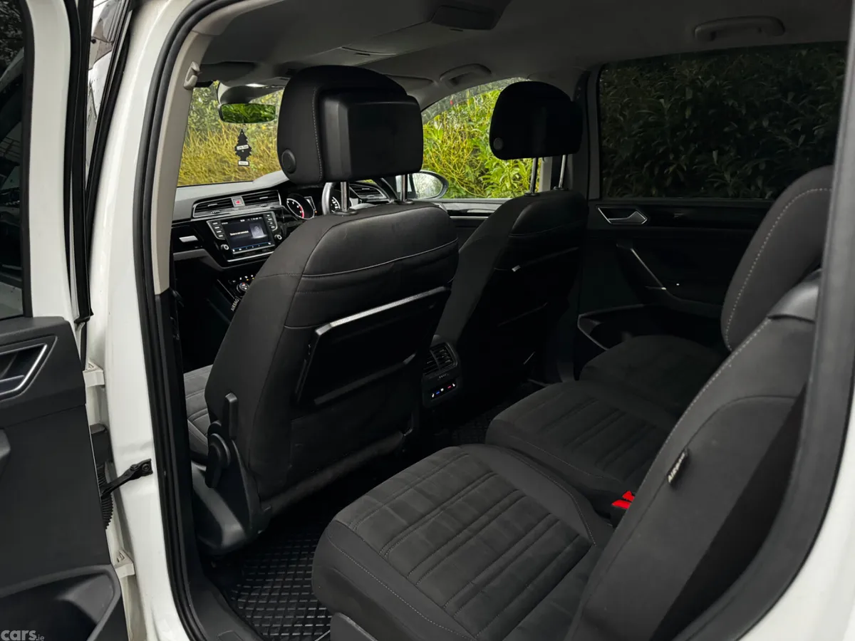 Volkswagen Touran MPV, Petrol, 2017, White