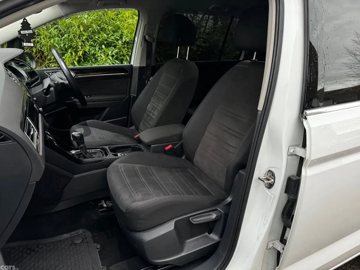 Volkswagen Touran MPV, Petrol, 2017, White