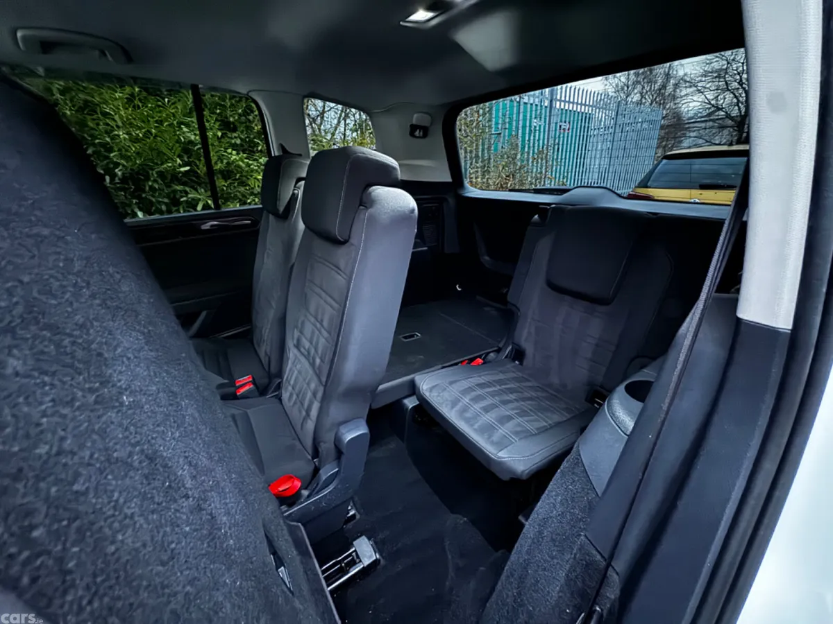 Volkswagen Touran MPV, Petrol, 2017, White