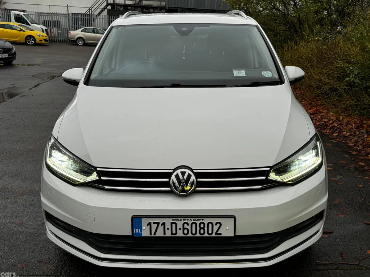 Volkswagen Touran MPV, Petrol, 2017, White