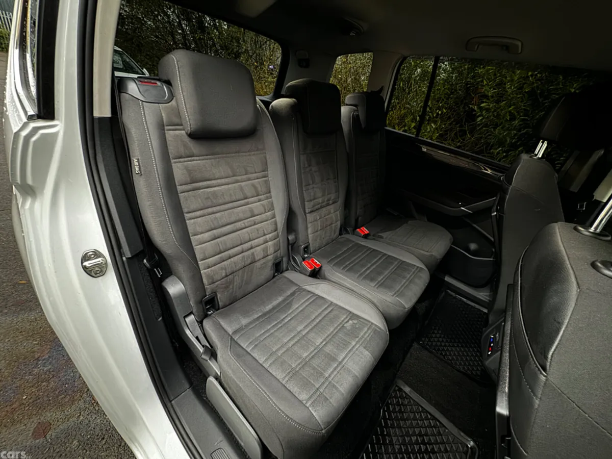Volkswagen Touran MPV, Petrol, 2017, White