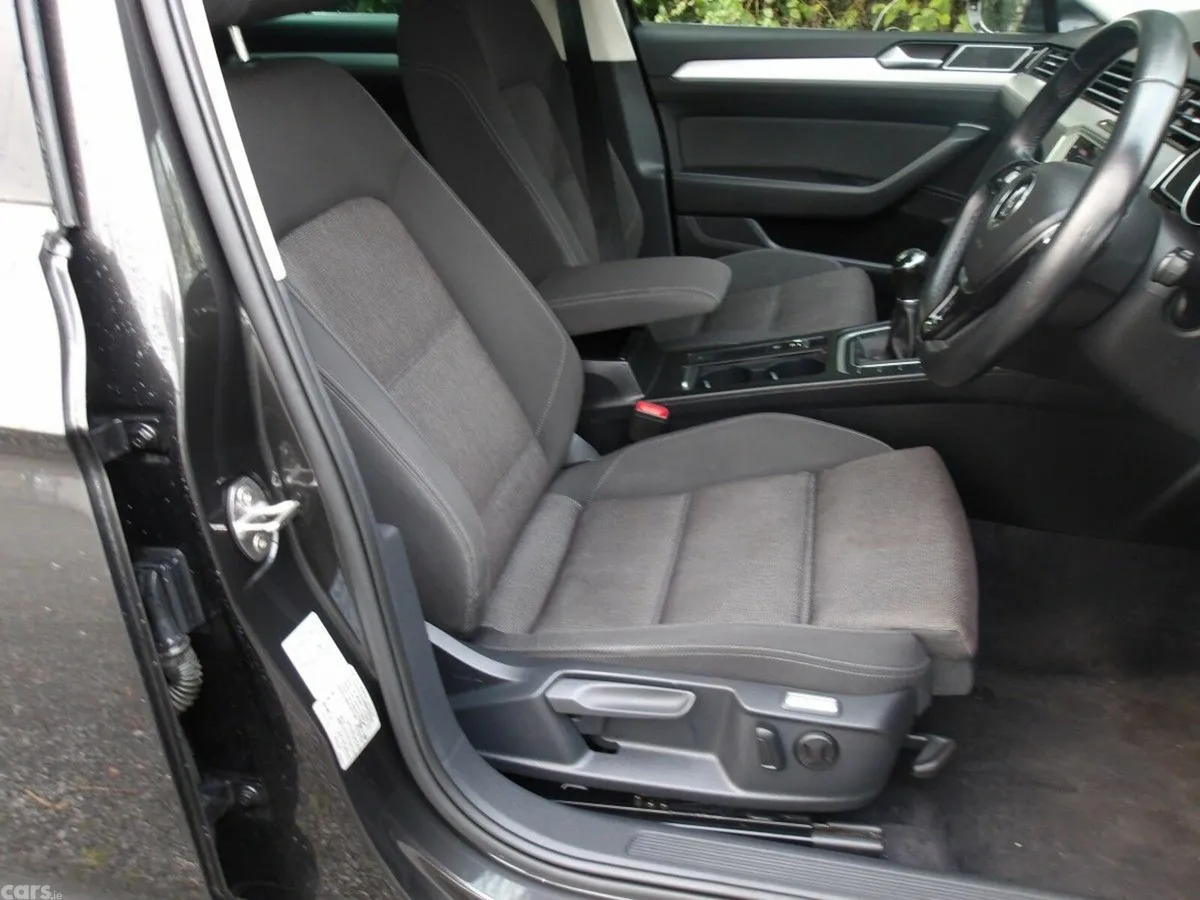 Volkswagen Passat Estate, Diesel, 2018, Grey