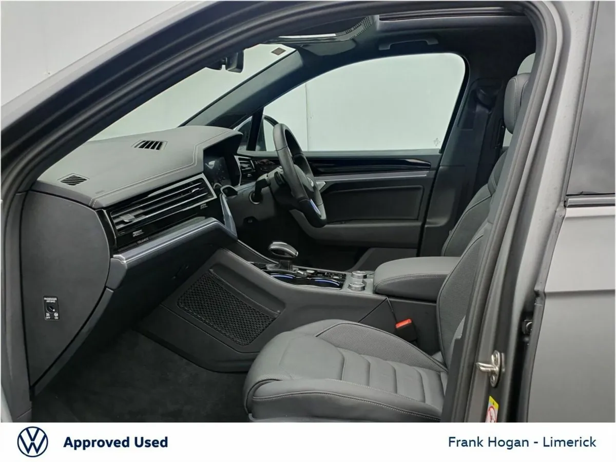 Volkswagen Touareg SUV, Petrol Plug-in Hybrid, 2025, Grey
