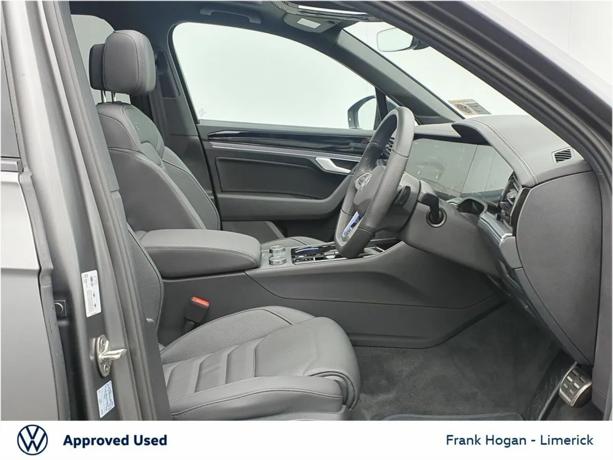 Volkswagen Touareg SUV, Petrol Plug-in Hybrid, 2025, Grey
