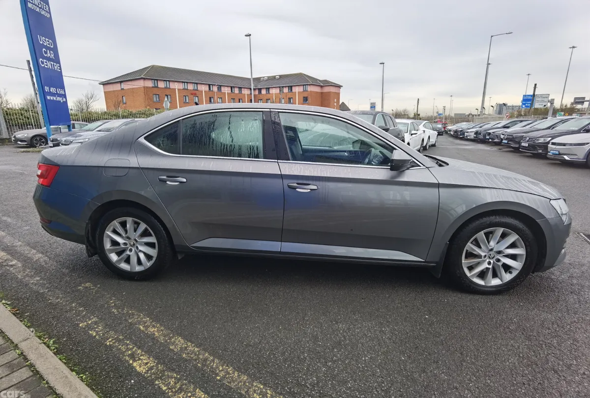 Skoda Superb Saloon, Diesel, 2023, Grey
