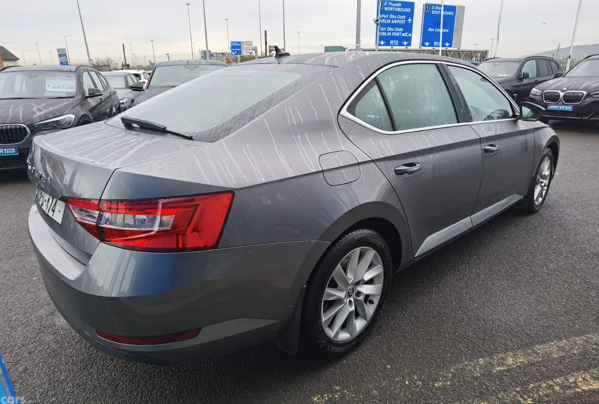 Skoda Superb Saloon, Diesel, 2023, Grey
