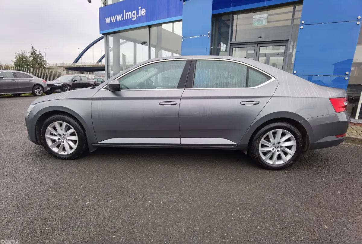 Skoda Superb Saloon, Diesel, 2023, Grey