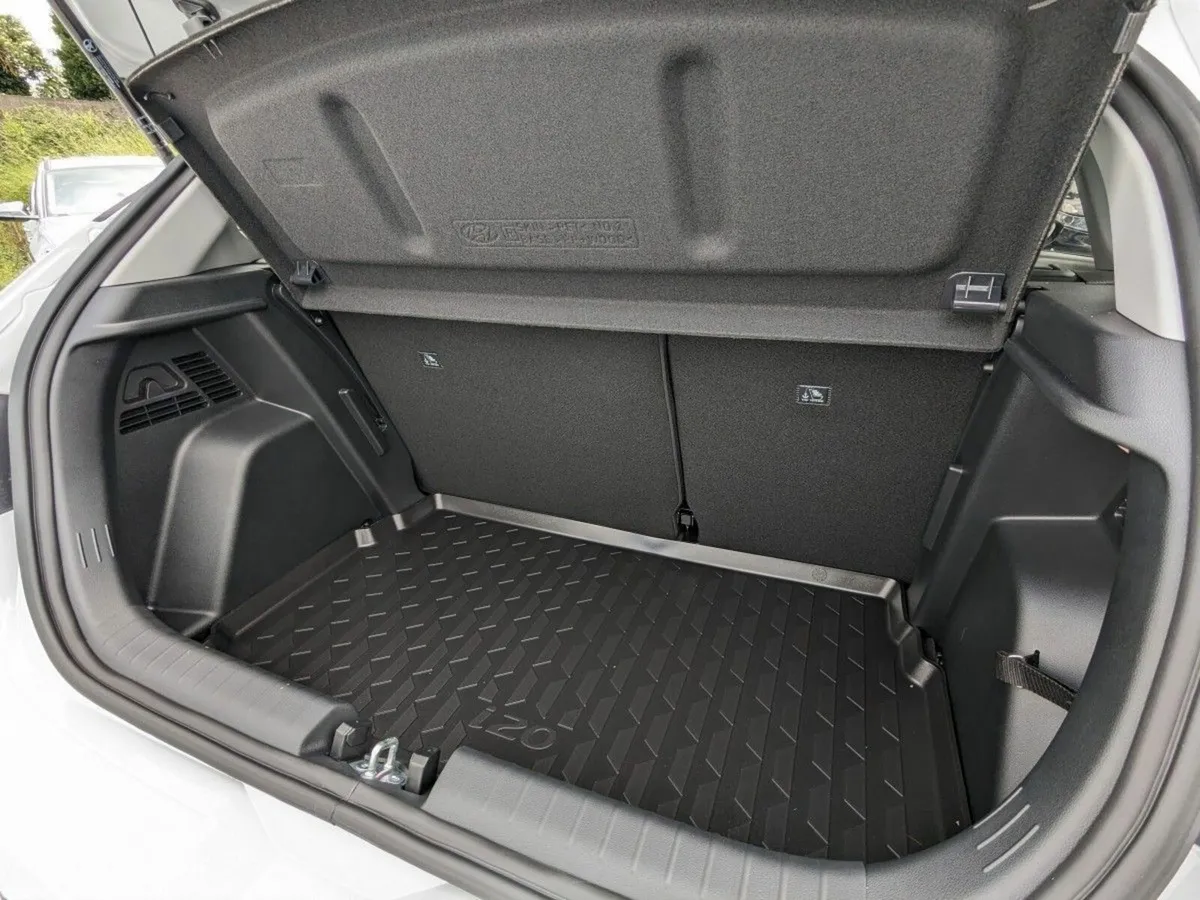 Hyundai i20 Hatchback, Petrol, 2027, Grey