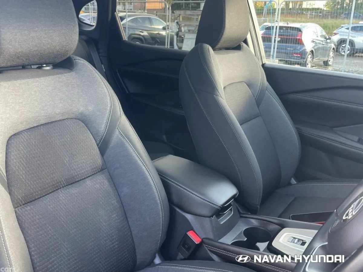 Nissan Qashqai MPV, Petrol Hybrid, 2023, Red
