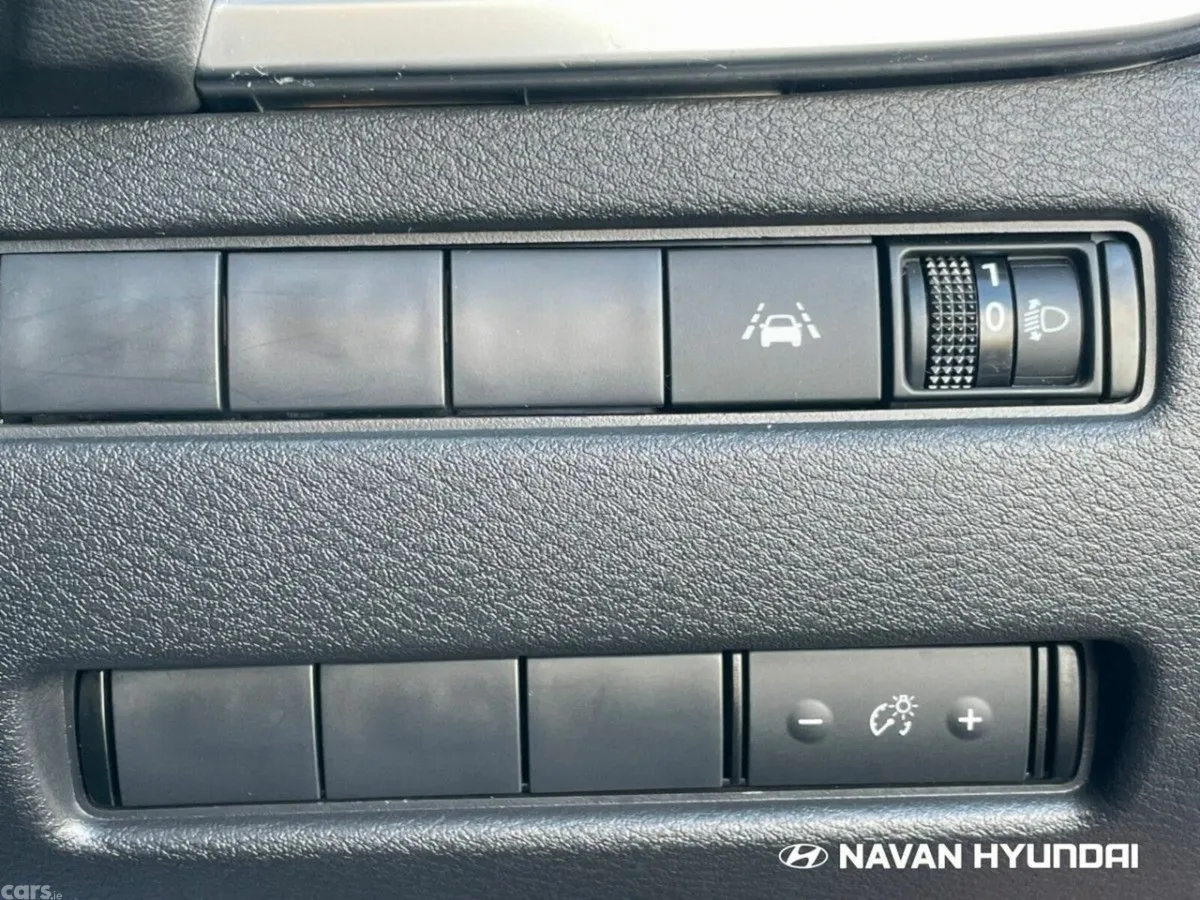 Nissan Qashqai MPV, Petrol Hybrid, 2023, Red