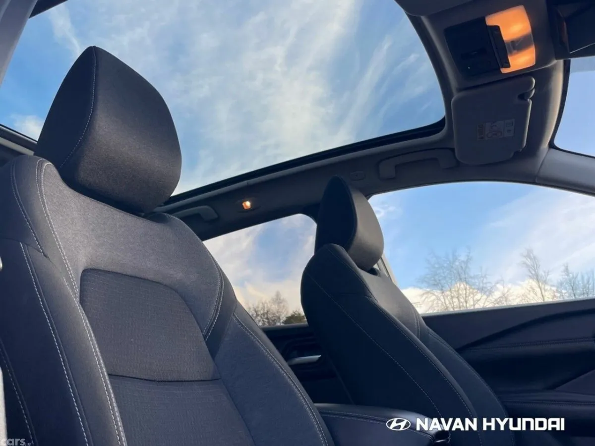 Nissan Qashqai MPV, Petrol Hybrid, 2023, Red