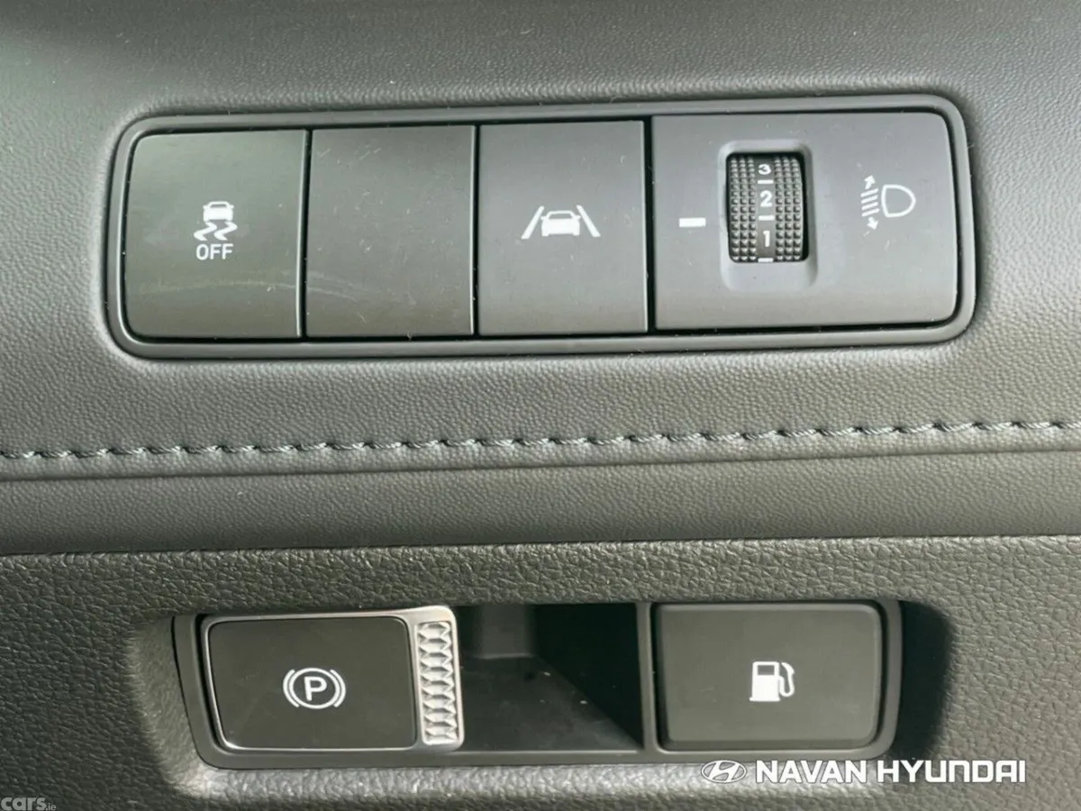 Hyundai Santa Fe SUV, Petrol Plug-in Hybrid, 2023, White
