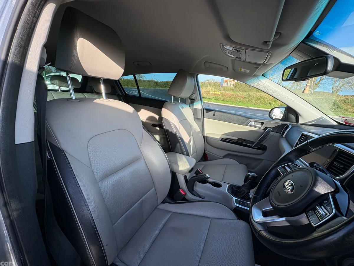 Kia Sportage SUV, Diesel Hybrid, 2021, Grey