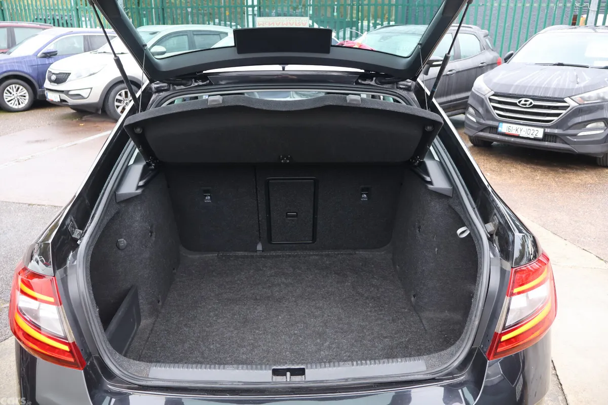 Skoda Octavia Saloon, Diesel, 2020, Black