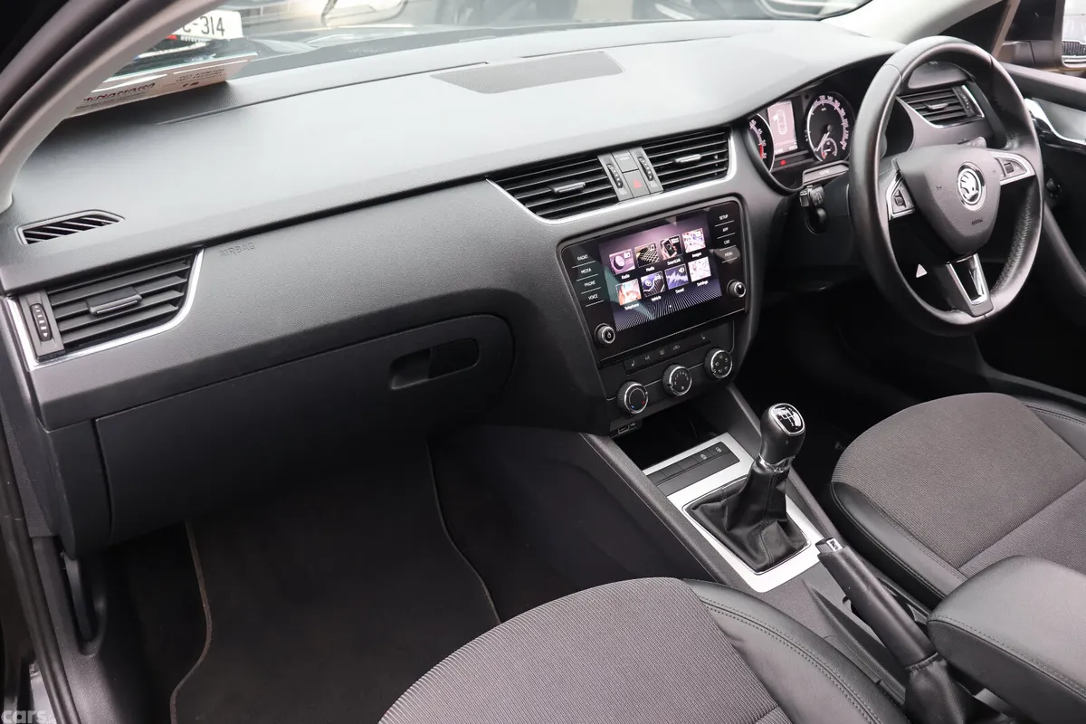 Skoda Octavia Saloon, Diesel, 2020, Black