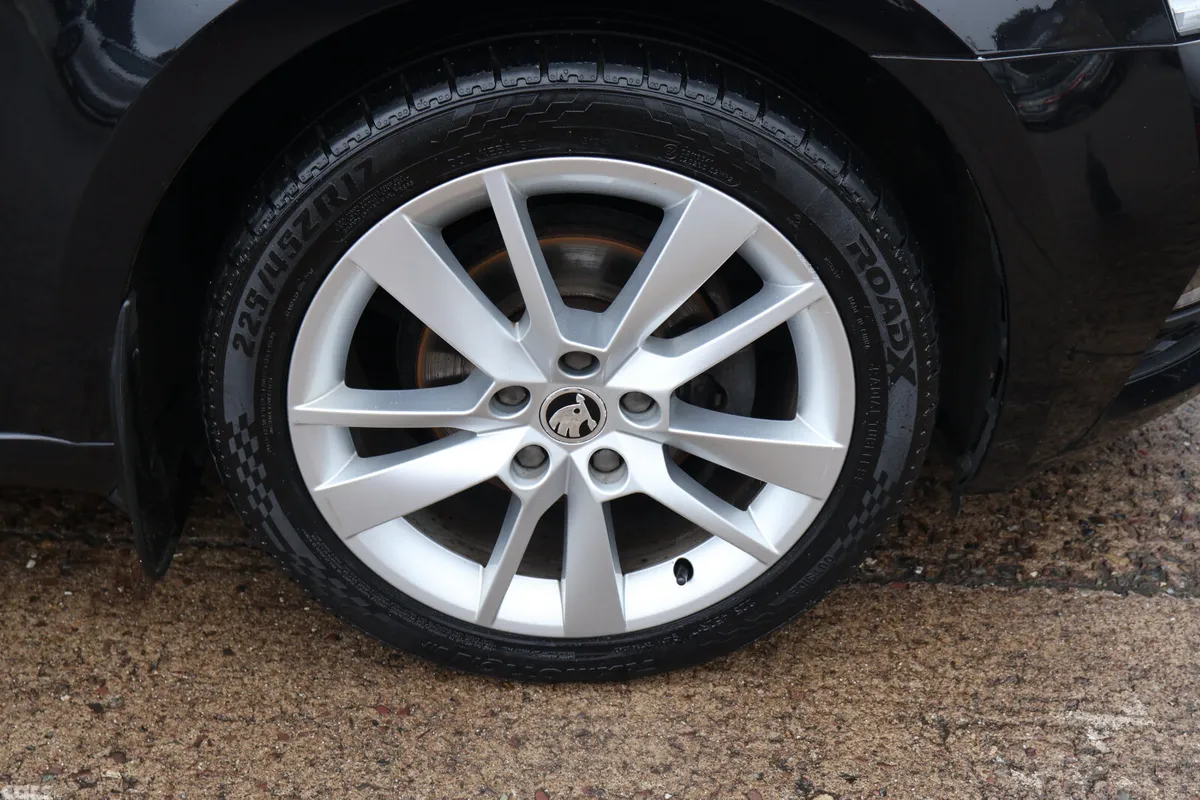 Skoda Octavia Saloon, Diesel, 2020, Black