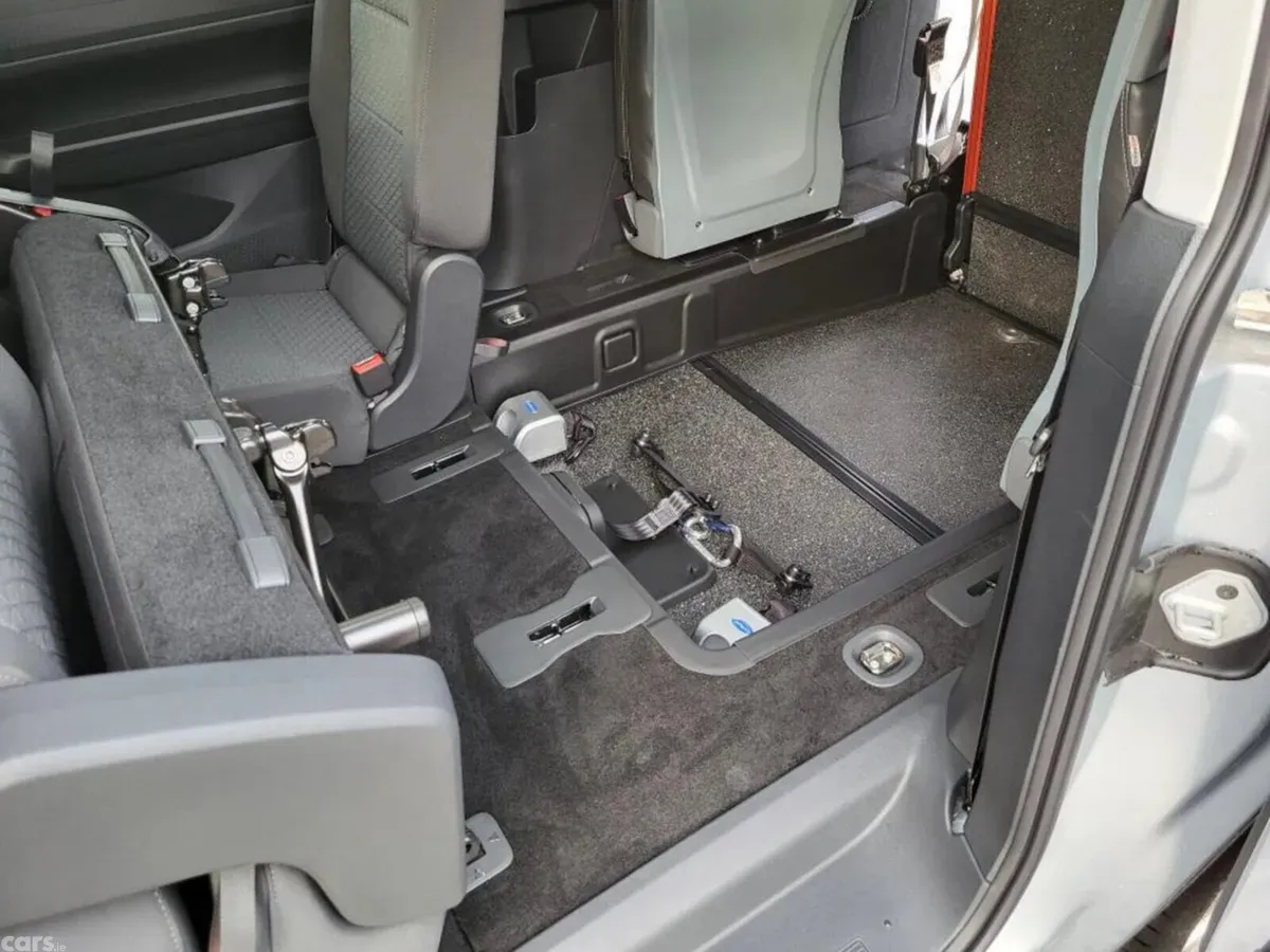 Ford Tourneo Connect MPV, Diesel, 2026, Silver