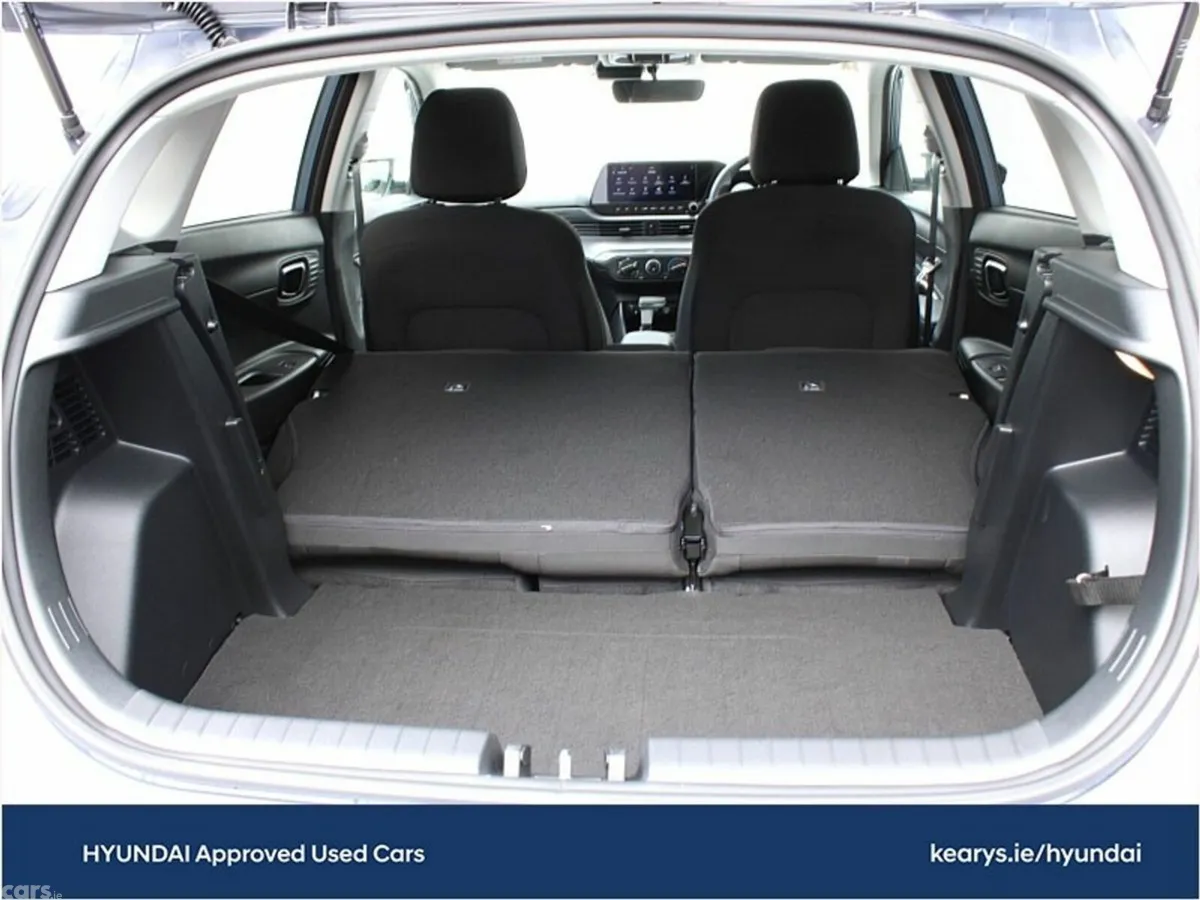 Hyundai i20 Hatchback, Petrol, 2027, Blue