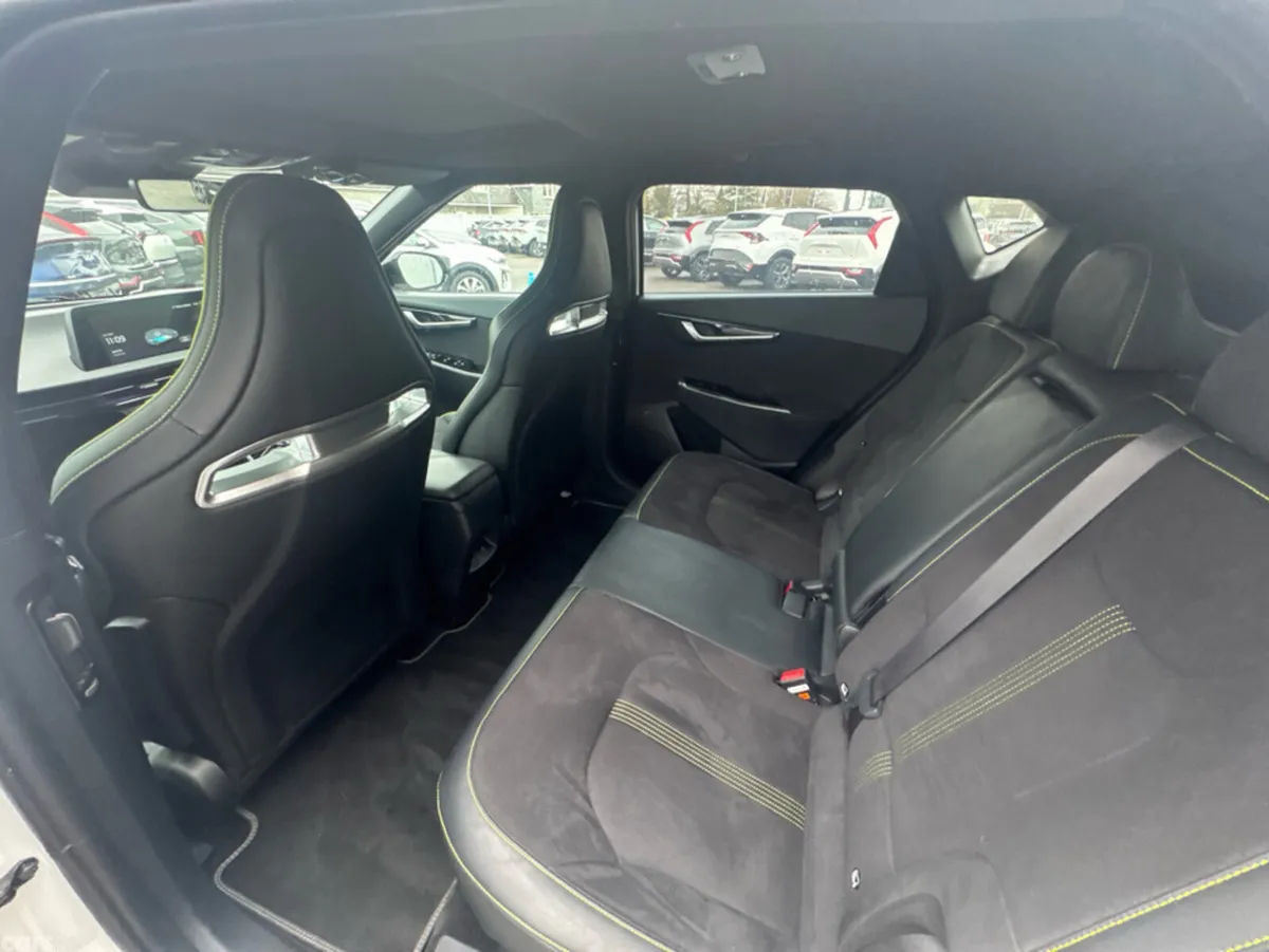Kia EV6 SUV, Electric, 2024, White