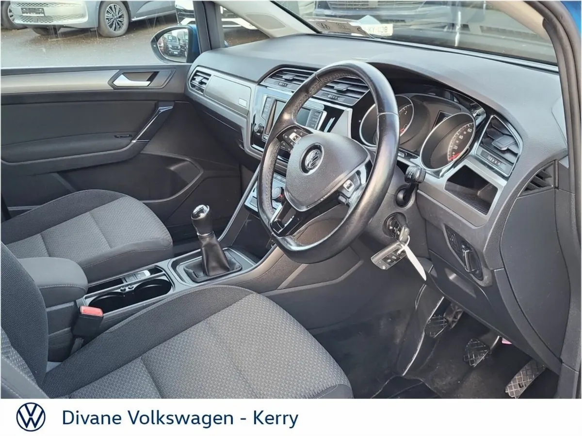 Volkswagen Touran MPV, Diesel, 2016, Blue