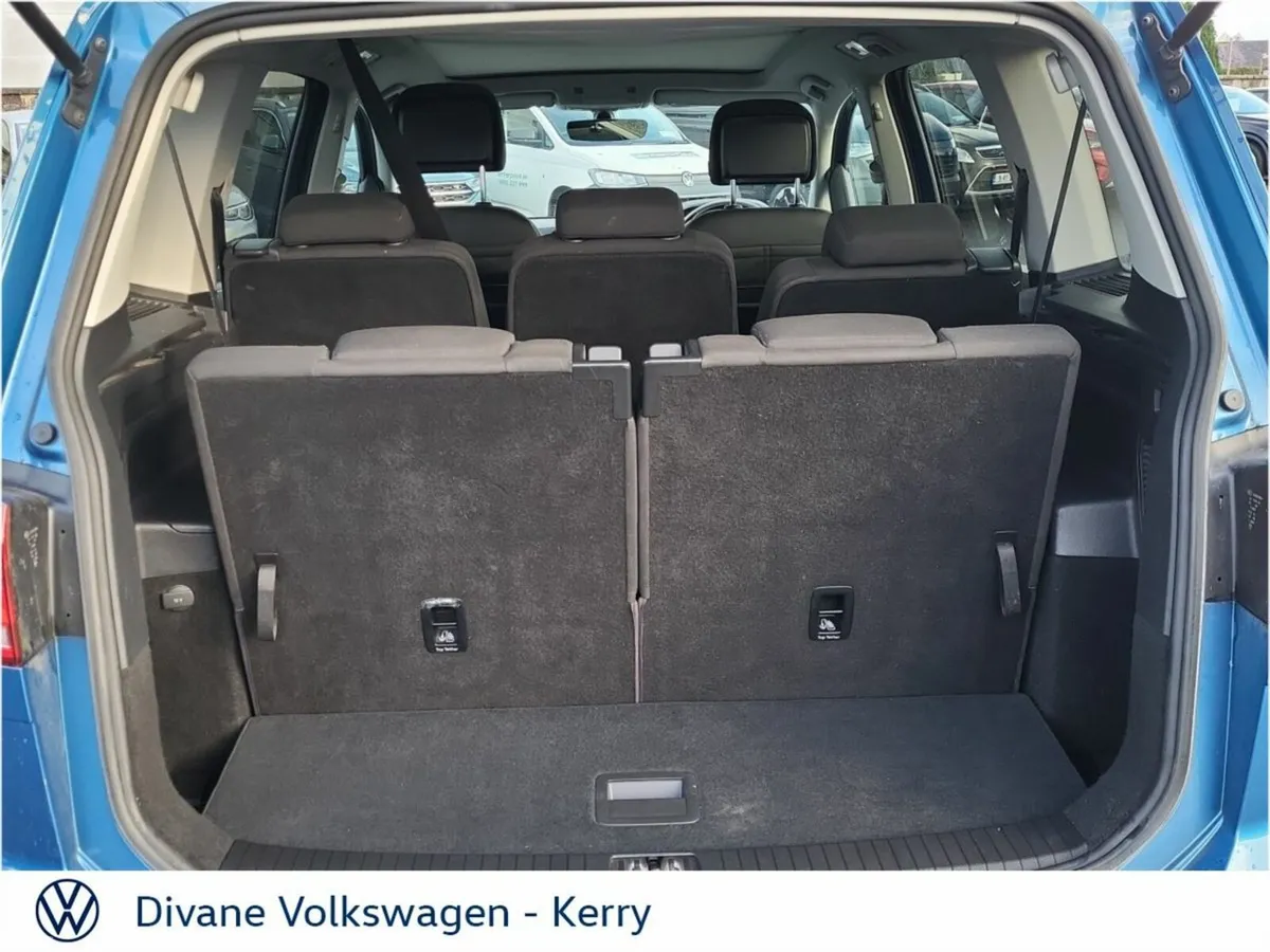 Volkswagen Touran MPV, Diesel, 2016, Blue