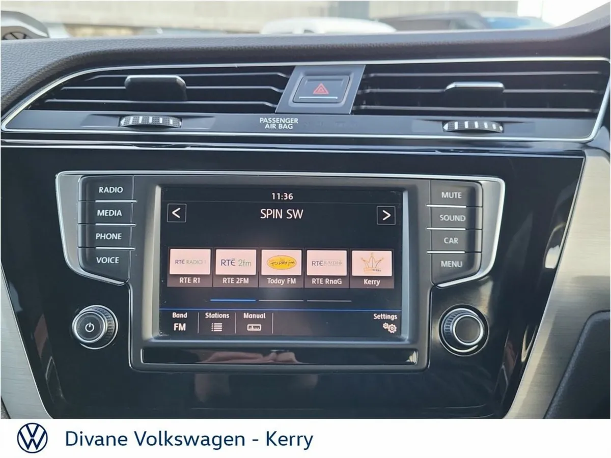 Volkswagen Touran MPV, Diesel, 2016, Blue