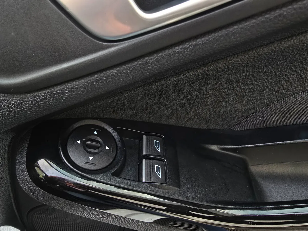 Ford Fiesta Hatchback, Petrol, 2016, White