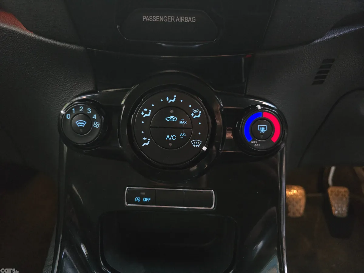 Ford Fiesta Hatchback, Petrol, 2015, White