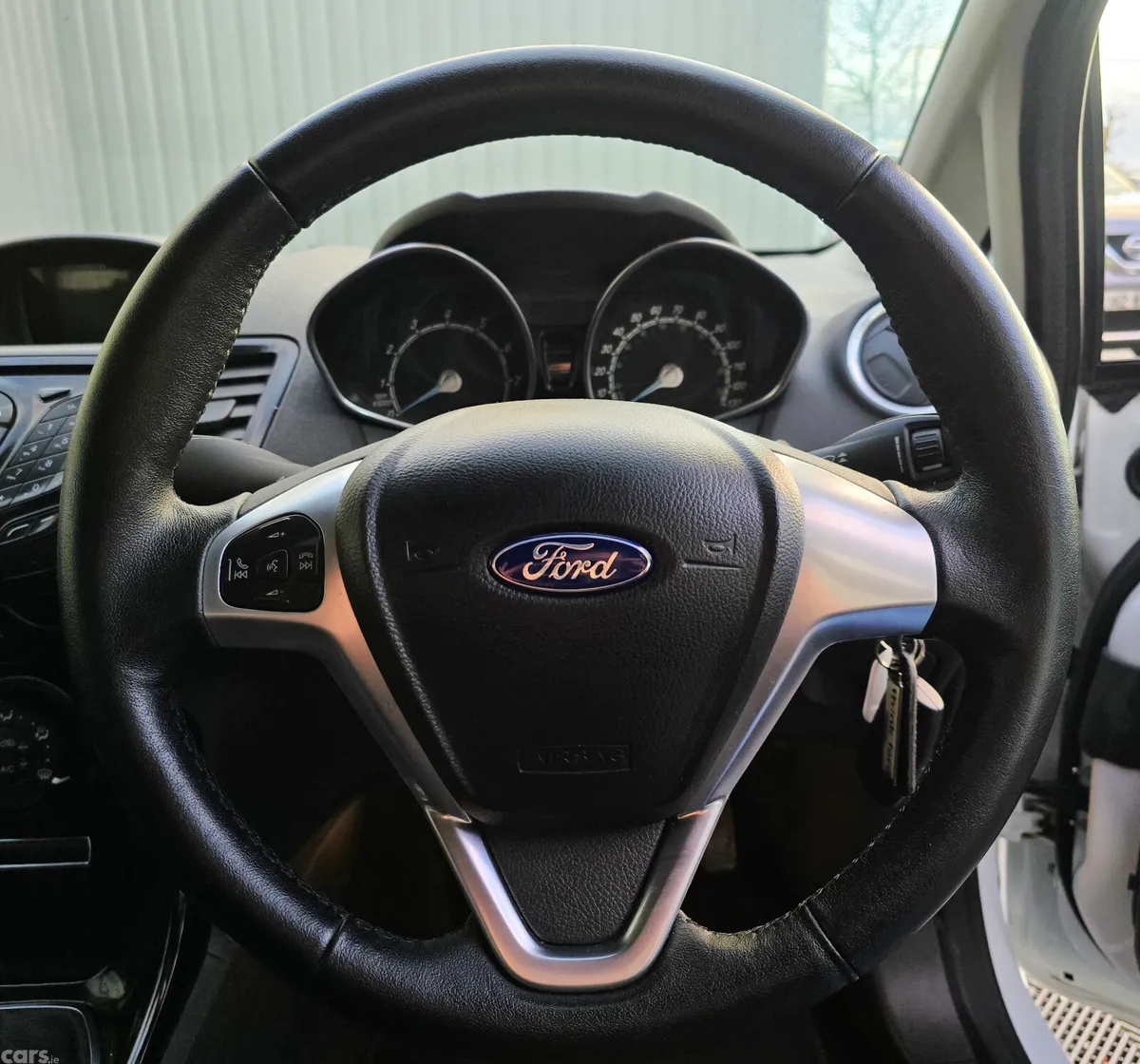 Ford Fiesta Hatchback, Petrol, 2015, White