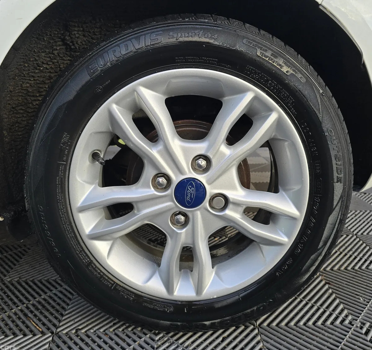 Ford Fiesta Hatchback, Petrol, 2015, White