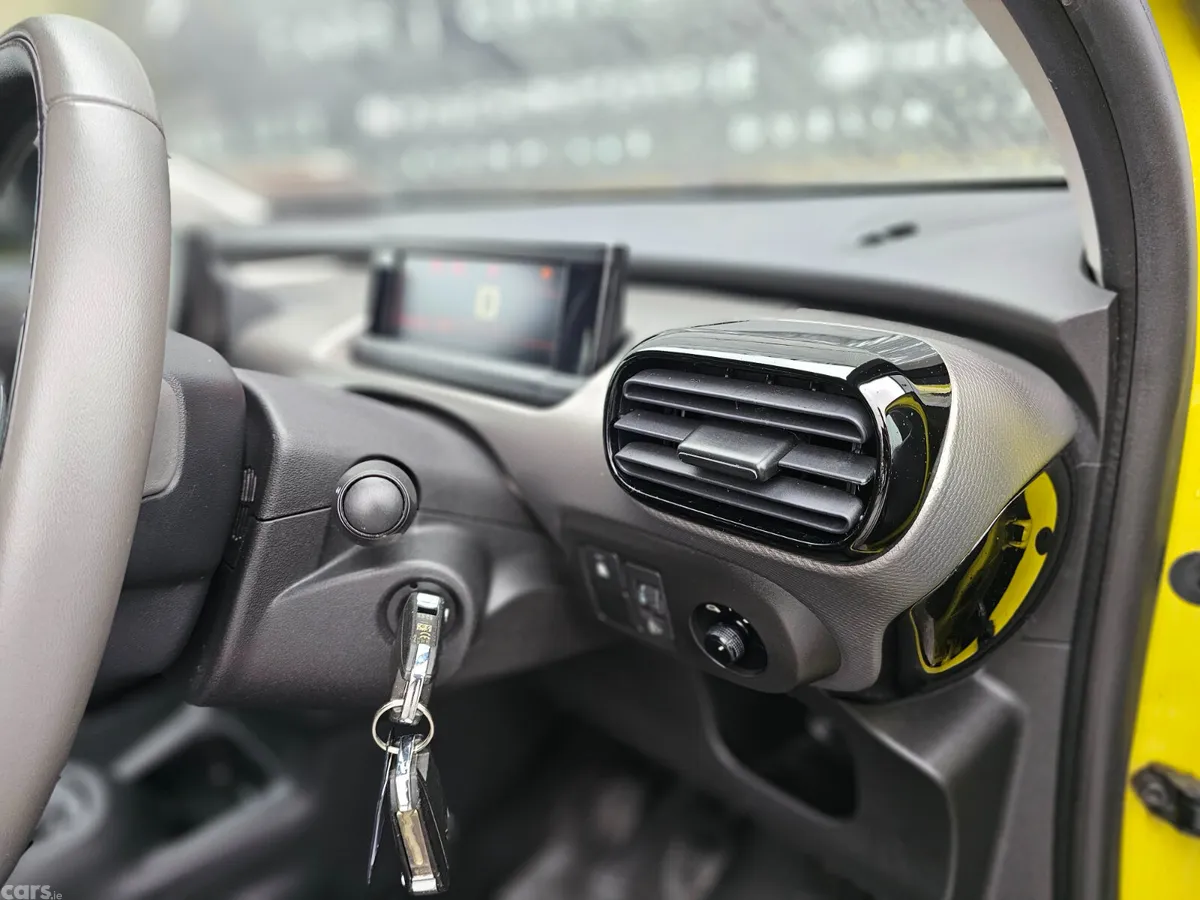 Citroen C4 Hatchback, Petrol, 2015, Yellow