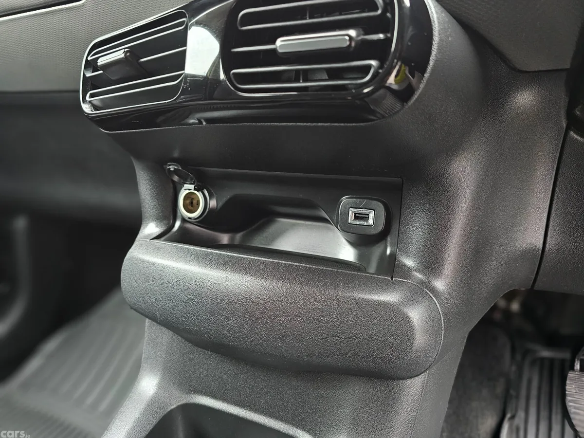 Citroen C4 Hatchback, Petrol, 2015, Yellow
