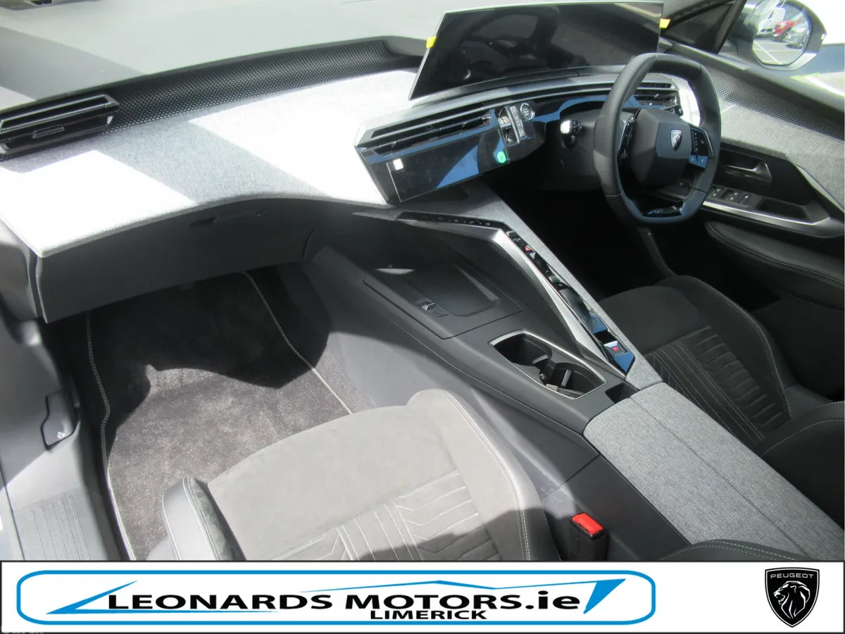 Peugeot 5008 SUV, Petrol Hybrid, 2026, Grey
