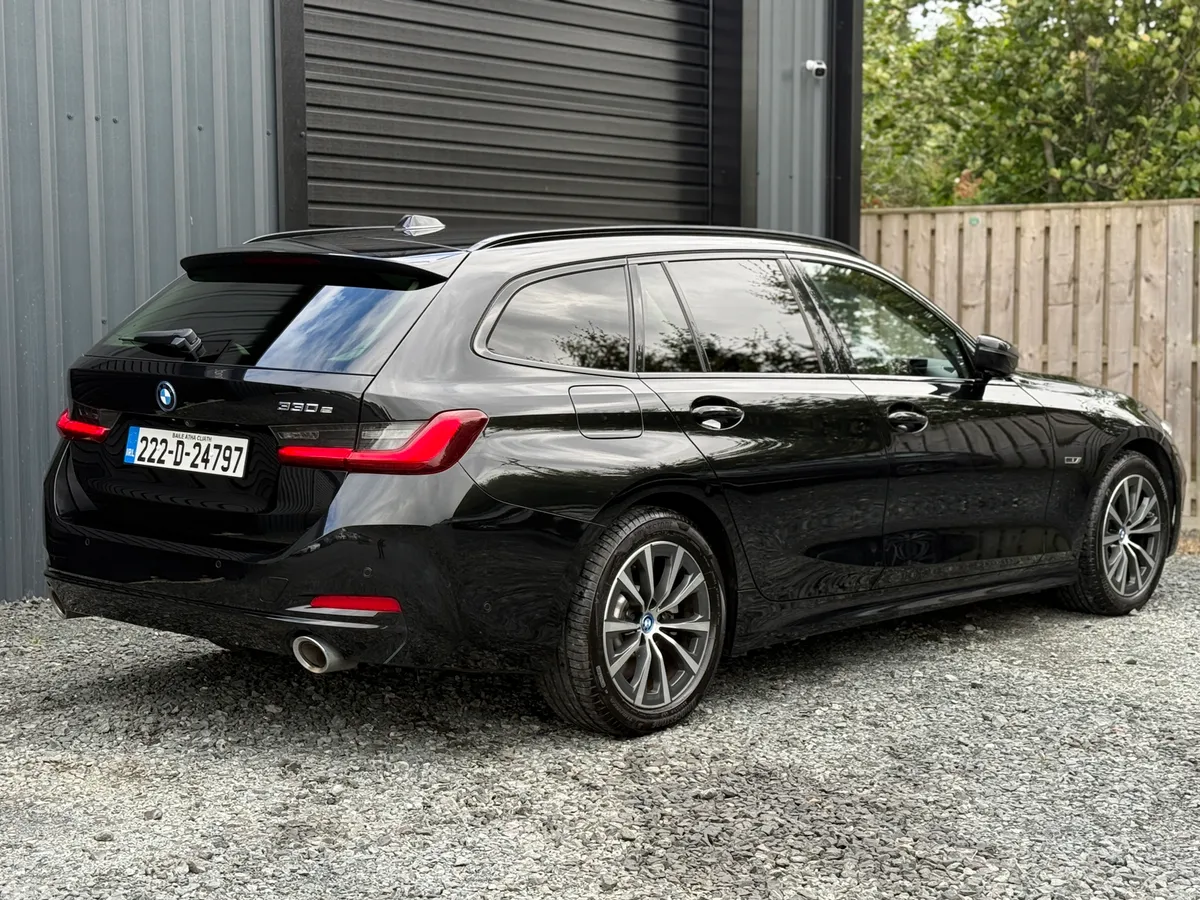 BMW 3-Series Estate, Petrol Hybrid, 2022, Black