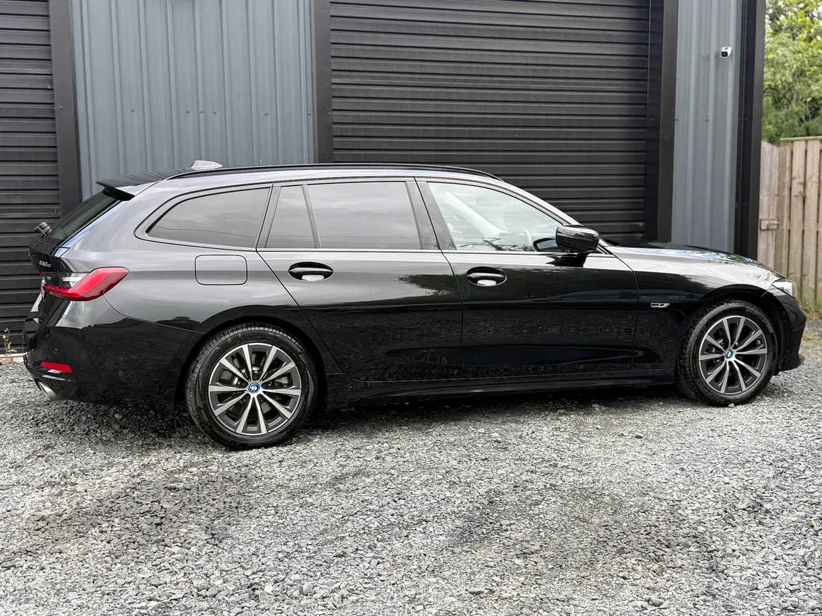 BMW 3-Series Estate, Petrol Hybrid, 2022, Black