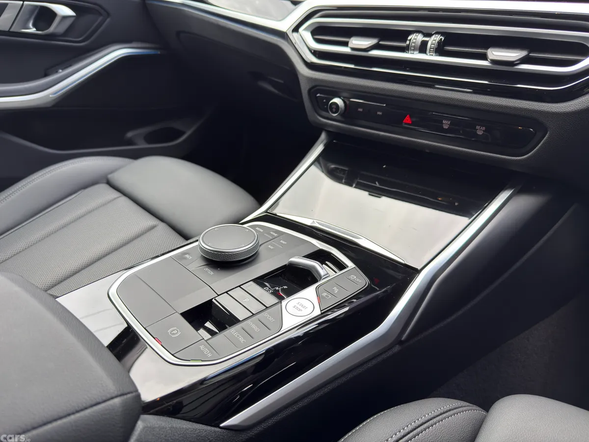 BMW 3-Series Estate, Petrol Hybrid, 2022, Black