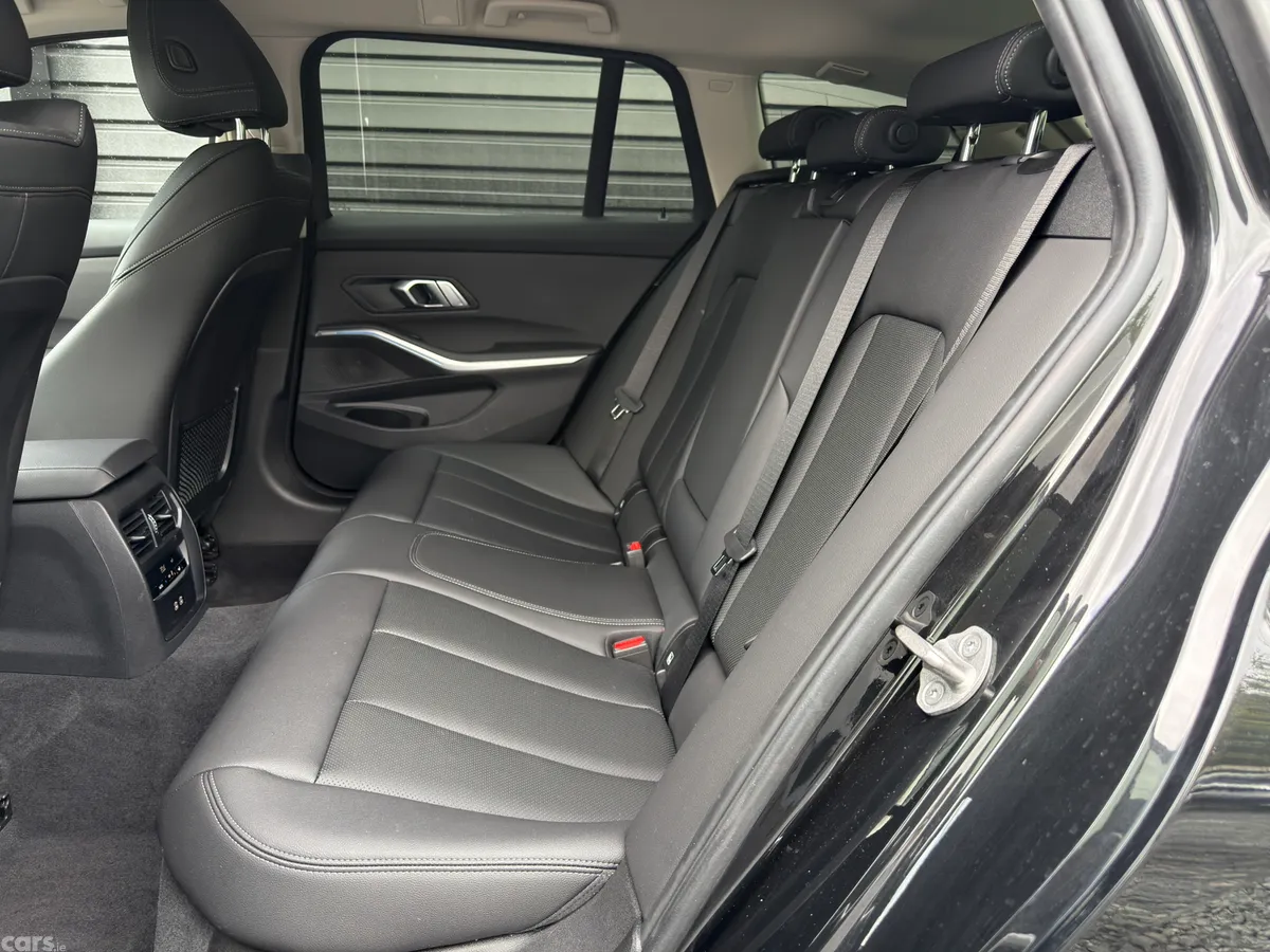 BMW 3-Series Estate, Petrol Hybrid, 2022, Black