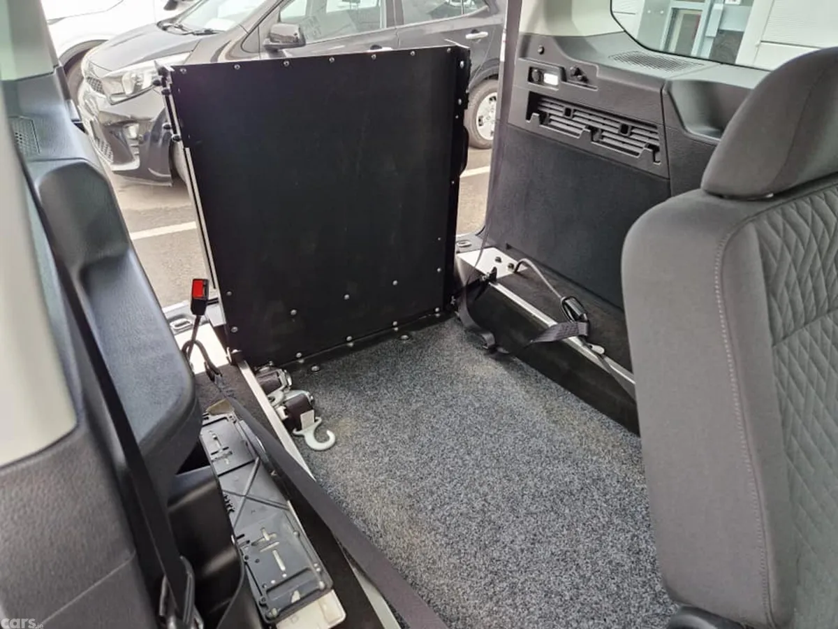 Volkswagen Caddy MPV, Diesel, 2023, Silver
