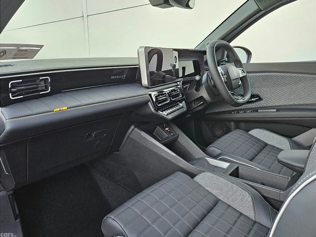 Renault 4 Hatchback, Electric, 2026, Grey