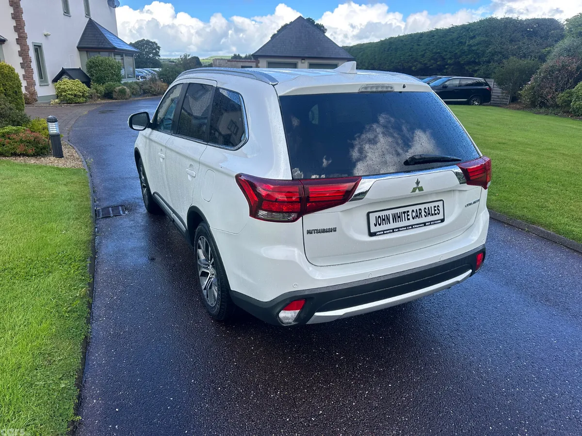 Mitsubishi Outlander SUV, Diesel, 2017, White