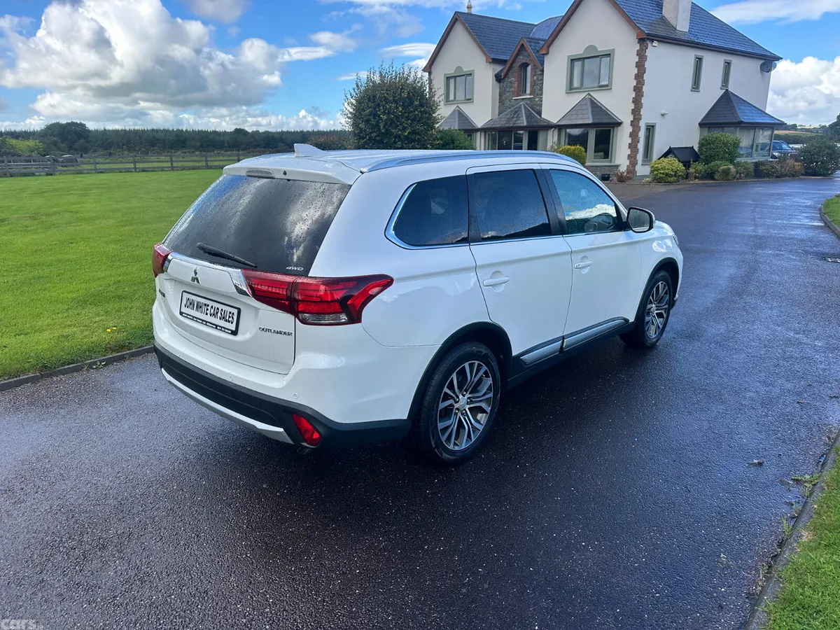 Mitsubishi Outlander SUV, Diesel, 2017, White