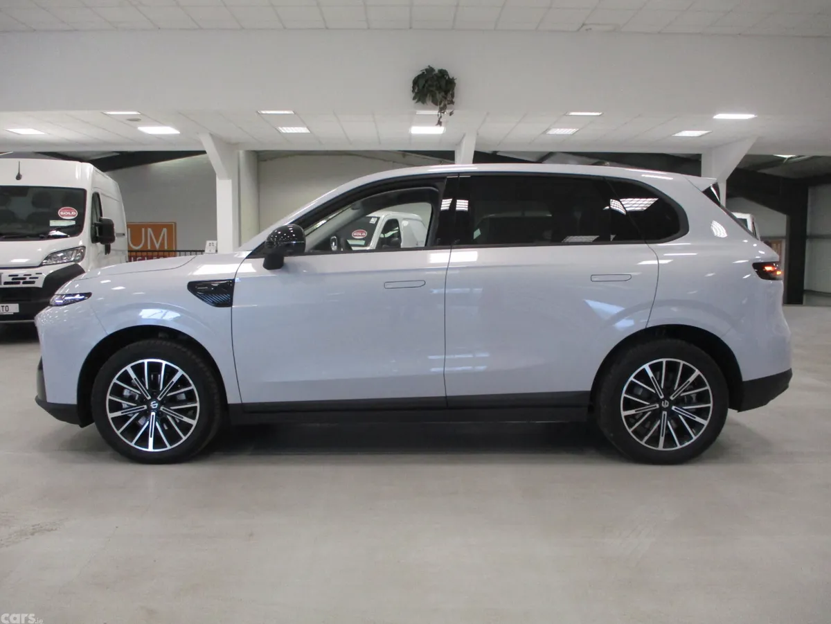 Leapmotor B10 Hatchback, Electric, 2027, Silver